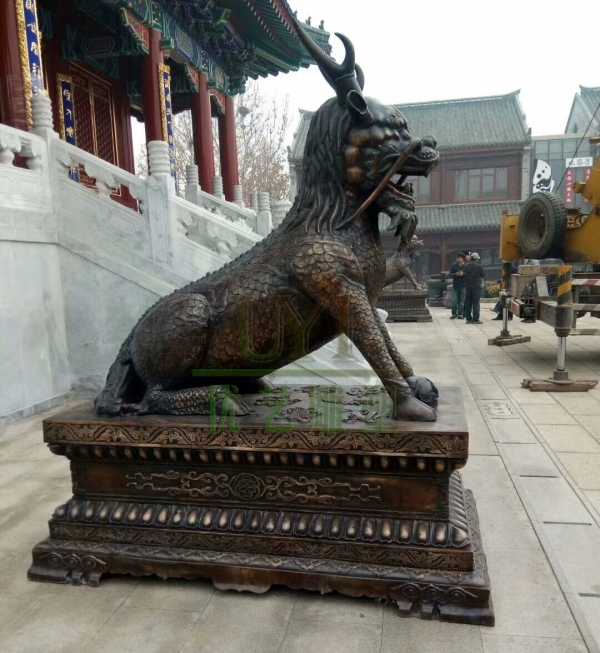 居宗教廟堂之高，擇黃銅麒麟雕塑守業(yè)